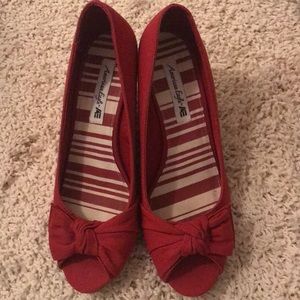 American eagle red wedges size 8.5 with bow